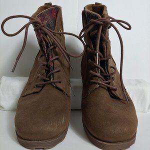 ROCK & CANDY Women's Tavin Lace Up Boots